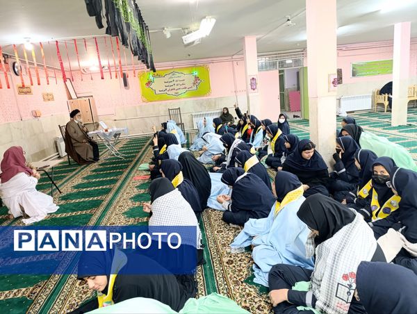 جلسه پرسش و پاسخ با امام جمعه شهرستان نیشابور در دبیرستان شاهد قدسیان 