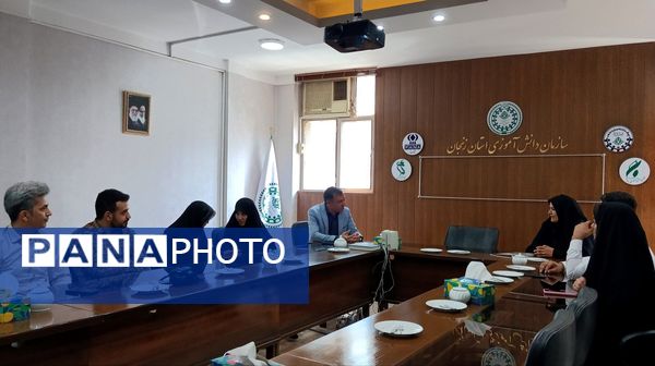 بازدید مدیر آموزش و پرورش ناحیه یک زنجان و تجلیل از فعالان خبرگزاری پانا در استان