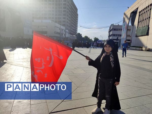 راهپیمایی خانوادگی گرامیداشت روز عفاف و حجاب در میدان شهدا مشهد 