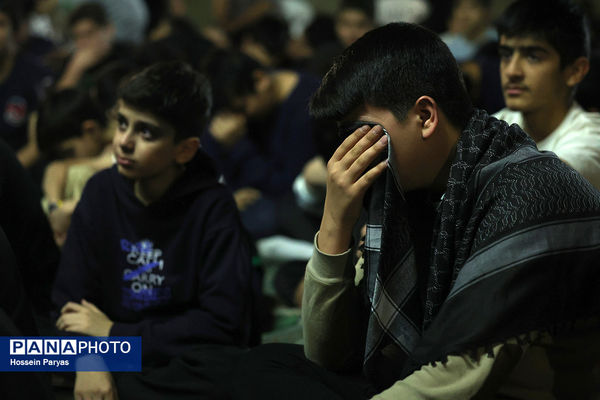 اعتکاف دانش‌آموزی در حسینه ارشاد