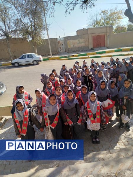 بازدید دانش‌آموزان دبستان ثنایی نوخندان از کتابخانه میرنیا 