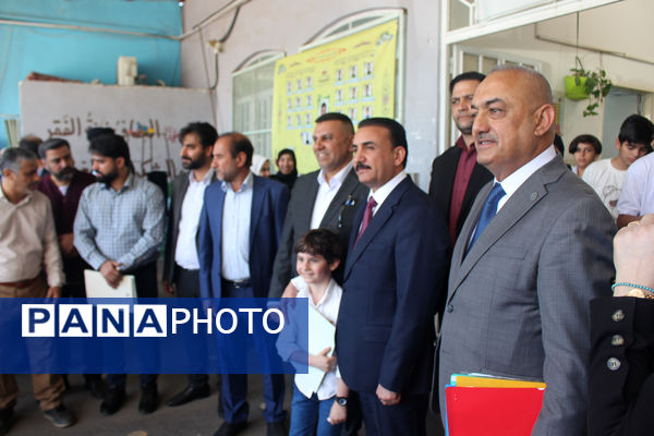 بازدید وزیر آموزش و پرورش عراق از یک مدرسه در قم