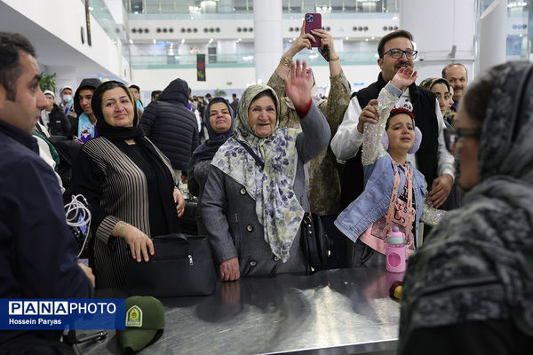 آیین بدرقه دانش‌آموزان و مربیان عمره‌گزار به سرزمین وحی