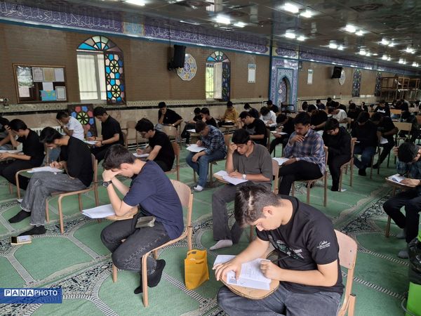 برگزاری آزمون میان پایه دبیرستان نمونه دولتی ۱۷ شهریور