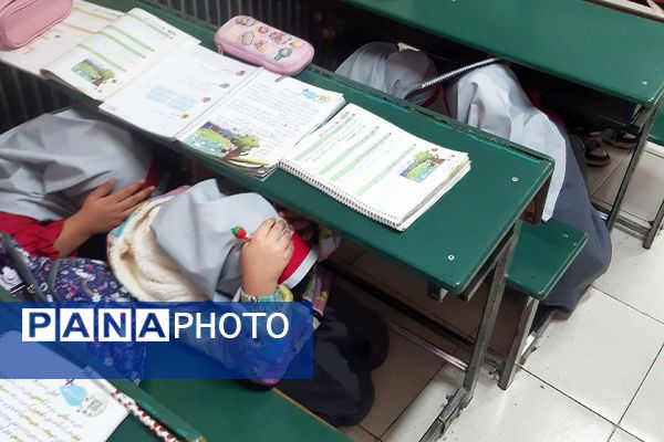 مانور سراسری زلزله و ایمنی با شعار "مدرسه ایمن، جامعه تاب‌آور" در مدرسه سارا شهرستان ملارد