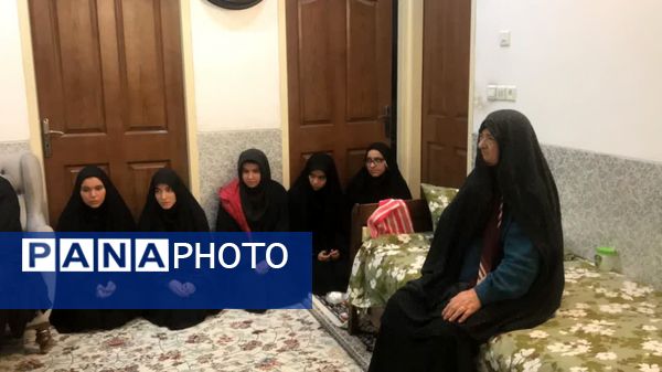 دیدار دانش‌آموزان دبیرستان حضرت ابوالفضل با مادر شهید علی‌اکبر عدم