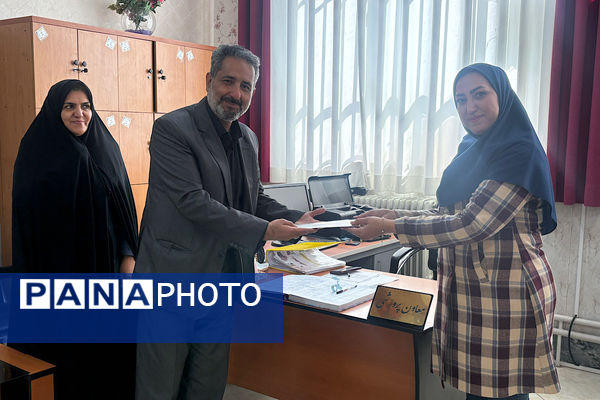 تقدیر از مدیران و معاونین پرورشی مدارس فعال اسلامشهر در اجرای برنامه‌های فرهنگی روز دانش آمور