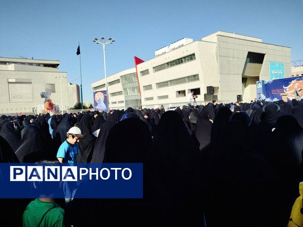 راهپیمایی خانوادگی گرامیداشت روز عفاف و حجاب در میدان شهدا مشهد 