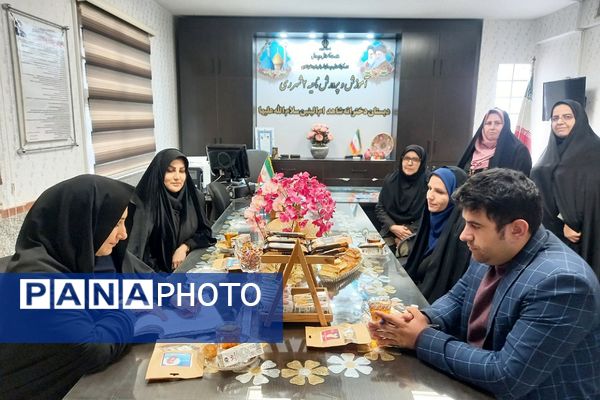برگزاری نمایشگاه عفاف و حجاب و مشاغل در مدارس ناحیه دو شهرری 