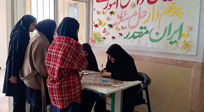 انتخابات شورای دانش‌آموزی در دبیرستان شاهد فاطمه‌زهرا شهرکرد