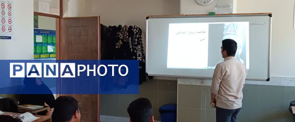 بازدید رئیس کارگروه آموزش متوسطه اداره آموزش و پرورش کاشمر‌ از دبیرستان میثاق
