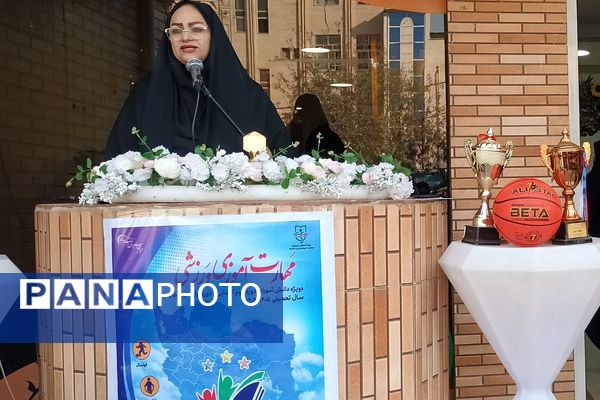 افتتاحیه جشنوارهی بازیهای مهارتی-ورزشی در مدرسه زهرهوند قرچک
