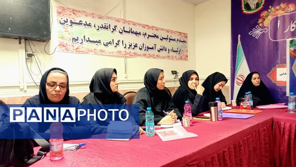 کارگاه توانمندسازی رابطان مشاوره استان همدان با رویکرد سامانه نماد