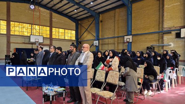 آیین متمرکز استانی طرح «همیار معلم» در دبیرستان شاهد عصمت ناحیه ۳ کرج