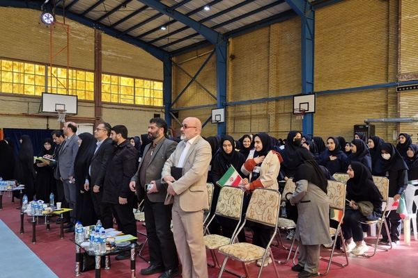 آیین متمرکز استانی طرح «همیار معلم» در دبیرستان شاهد عصمت ناحیه ۳ کرج