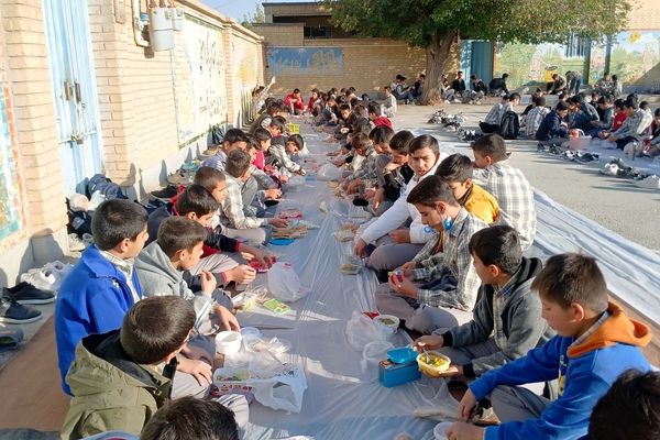 صبحانه سلامت در دبیرستان نمونه دولتی شهید حاج قاسم سلیمانی