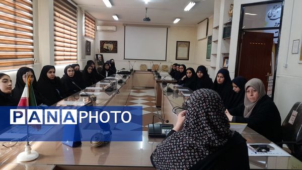 برگزاری اولین جلسه همیاران مشاور دبیرستان شاهد عصمت ناحیه۳ کرج در سال تحصیلی جدید