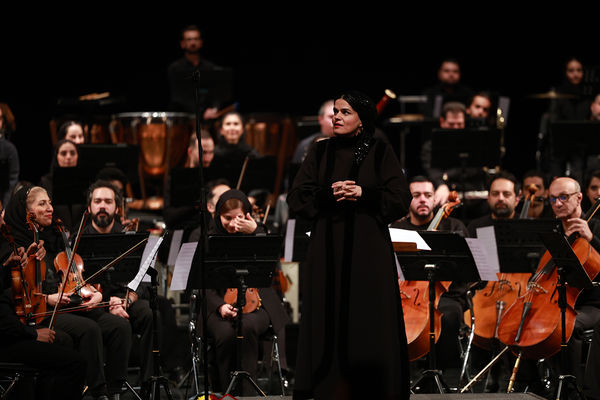 ارکستر سمفونیک تهران به رهبری «پانیذ فریوسفی»