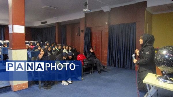 برگزاری اردوی دانش‌آموزان شهید کلانتری از رصدخانه عظیمیه در کرج 