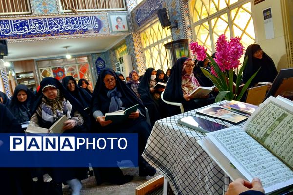 برگزاری محفل انس با قرآن و تجلیل از خانواده‌ شهدا