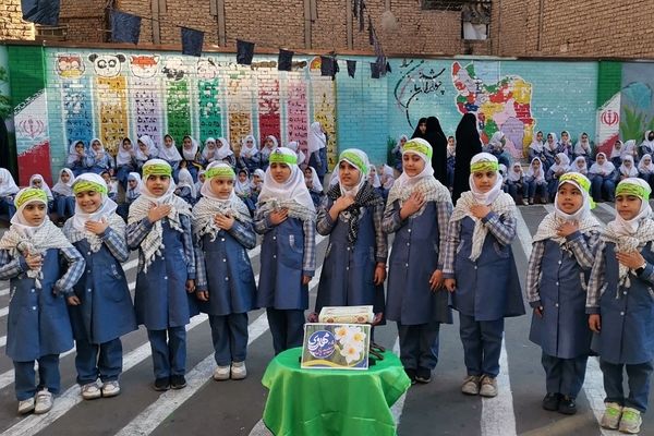 مراسم عزاداری و توزیع نذری به مناسبت ایام فاطمیه در مدارس شهرستان ورامین