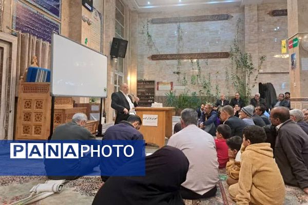آموزش قرآن به افراد کم سواد یا بی سواد در مسجد آل یاسین 