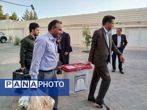 توزیع صندوق‌های اخذ رای دور دوم چهاردهمین دوره انتخابات ریاست جمهوری شهرستان کاشمر 