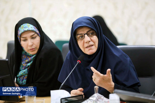 میزگرد علمی و تخصصی بررسی چالش ها و تحولات آموزش و پرورش در حوزه منابع انسانی