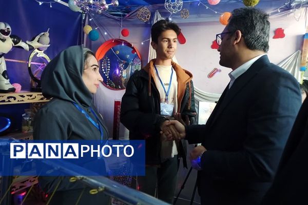 پژوهش‌سرای کاوش کهریزک، کانون توجه نخستین روز نمایشگاه دستاوردهای دانش‌آموزی استان