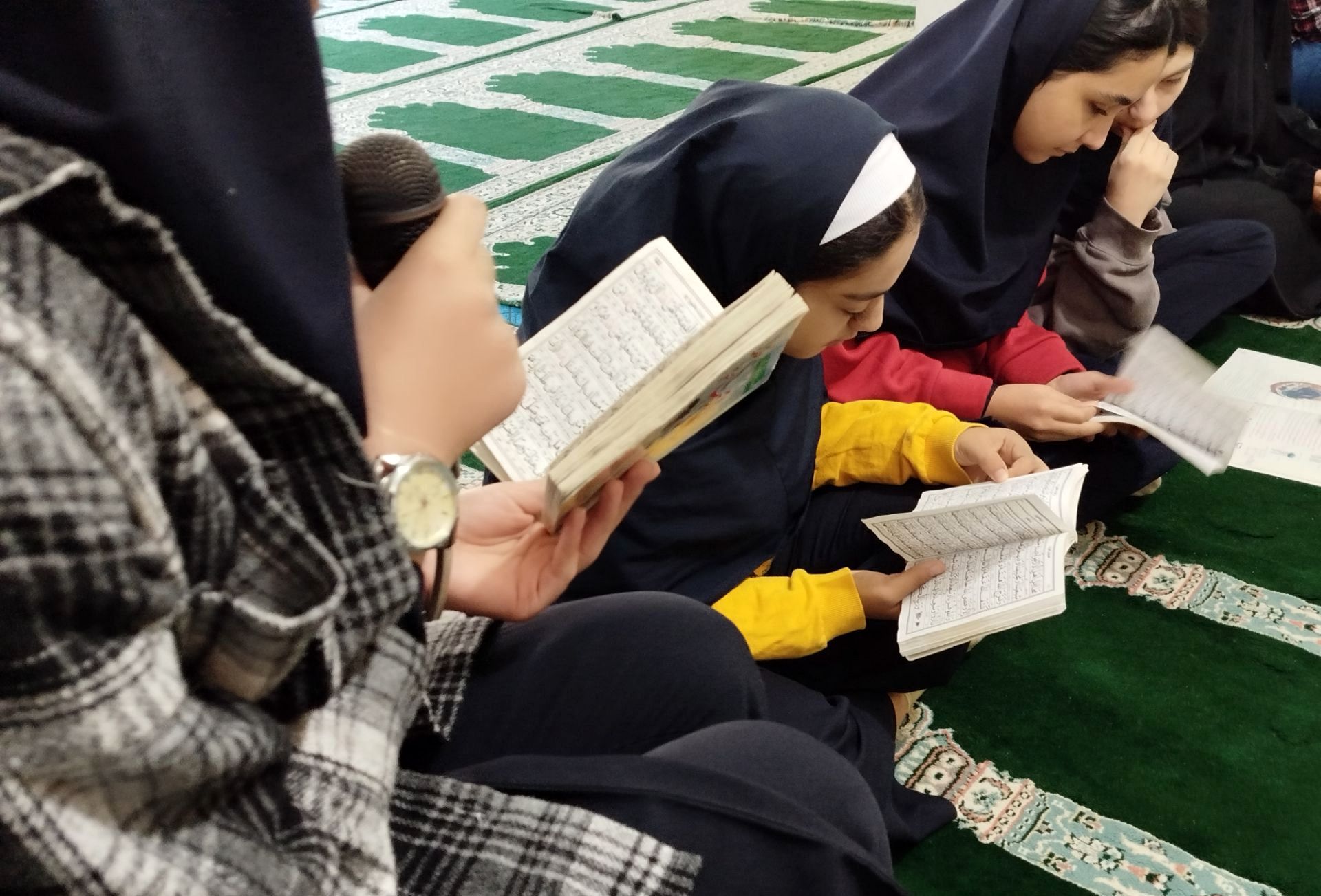 هیئت هفتگی در دبیرستان محمود اژدر افشار طرقبه