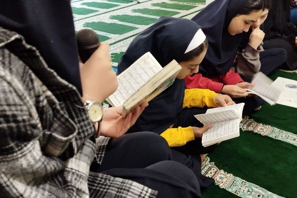 هیئت هفتگی در دبیرستان محمود اژدر افشار طرقبه