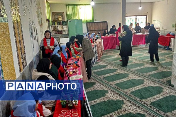 از سنت تا خلاقیت، برگزاری نمایشگاه صنایع دستی یلدا در دبیرستان توحید یک