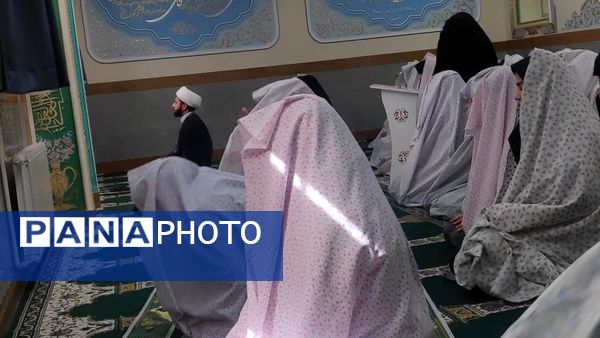 عطر بندگی در مدرسه اقامه نماز جماعت