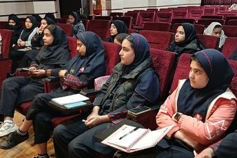 خبرنگاران فردا در حال تمرین پرسشگری 