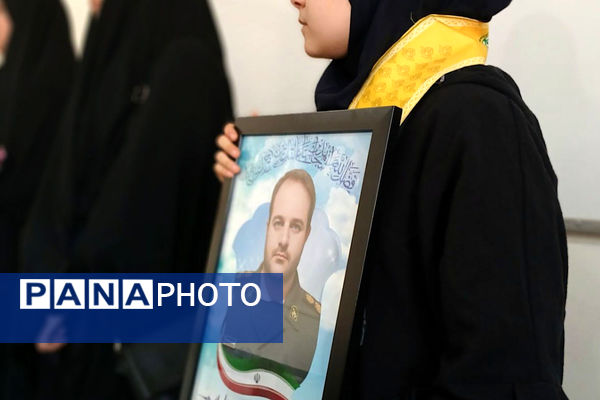 تجلیل از فرزند شهید صفری در کلاس درس با حضور یکی از همرزمان پدر