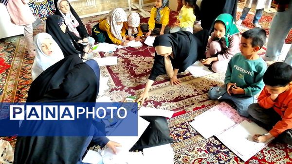 برپایی غرفه کودک در حاشیه نماز جمعه شهرستان کاشمر