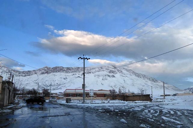 بارش اولین برف پاییزی در روستای نورآباد شازند