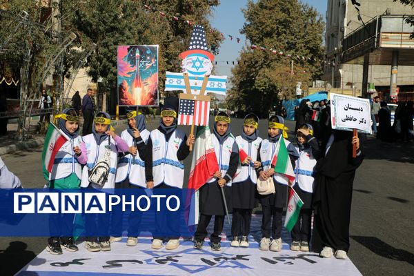 فریاد استکبار ستیزی از ورامین طنین انداز شد