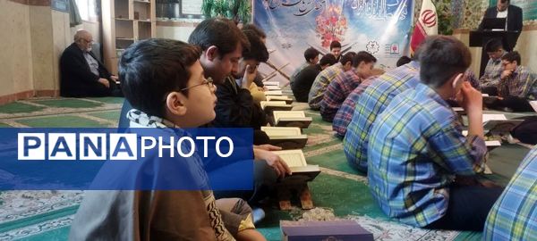 محفل انس با قرآن در دبیرستان شهدای مدافع حرم منطقه ۱۰