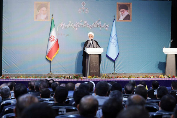 مردم دژ محکم و مستحکم در برابر دشمنان هستند