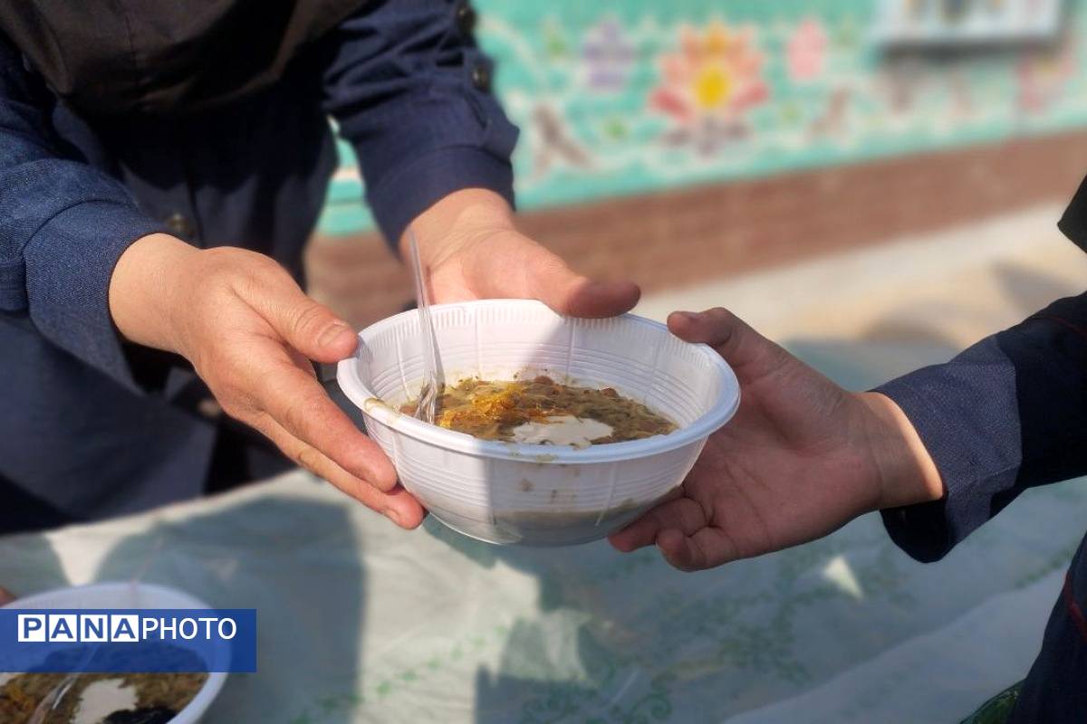 آیین فاطمیه با پخت آش نذری و مراسم عزاداری در دبیرستان شاهد صدیقه طاهره(س) اسلامشهر