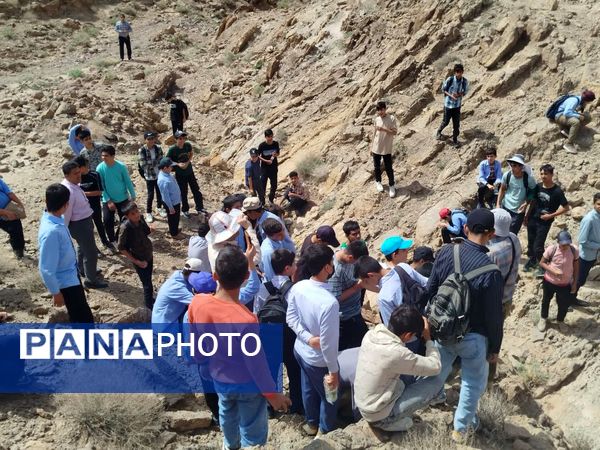 برگزاری اردوی علمی-تفریحی فسیل شناسی دبیرستان نمونه دولتی دانش 