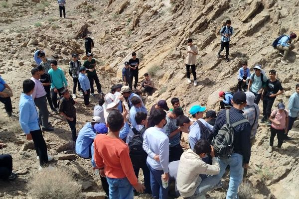 برگزاری اردوی علمی-تفریحی فسیل شناسی دبیرستان نمونه دولتی دانش 