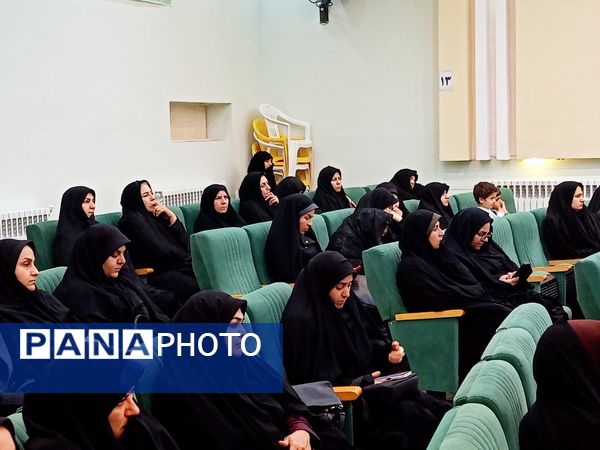 جلسه جهاد تبیین با موضوع بررسی مسائل سیاسی ایران و جهان در کاشمر