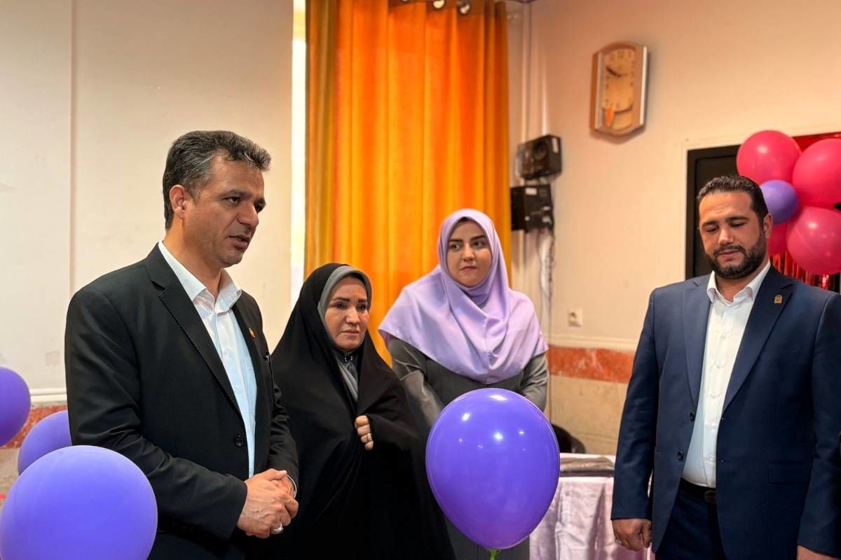 درخشش شکوفه های امید در مدرسه آیت الله خامنه ای 