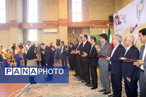 آیین سپاس معلم در دبستان دخترانه شهید باهنر بوشهر
