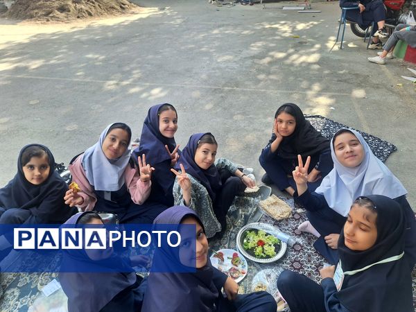 طعم همدلی، عطر امید در جشنواره غذای سلامت روان در مدرسه مهندس رحمانی فرد ناحیه یک مشهد مقدس