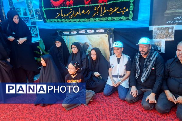برپایی موکب امام حسین (ع) در منطقه پردیس با مشارکت پیشتازان سازمان دانش آموزی 