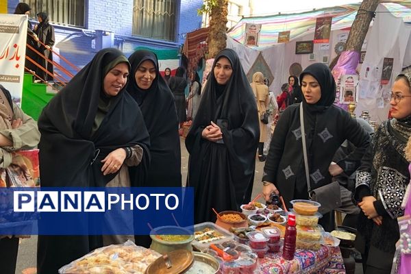 برگزاری بازارچه همدلی با کودکان غزه در دبستان آزاده ناحیه دو شهرری 