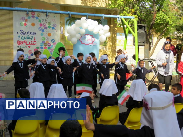 جشن غنچه‌ها در شهرستان بجنورد